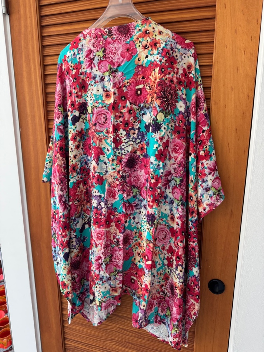 UMGEE Beautiful Floral Print Kimono in Pink, Aqua, White - Picture 4 of 5